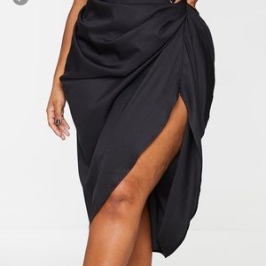 PrettyLittleThing | Plus Black Ruched Side Midi Skirt | 26